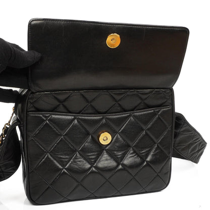 Chanel Vintage Camera Tassel CC Flap Pocket Tasche aus schwarzem gestepptem Lammleder mit Goldbeschlägen
