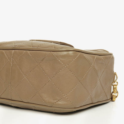 Chanel Vintage CC Camera Tassel Bag aus beigem gestepptem Lammleder