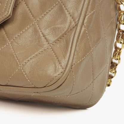 Chanel Vintage CC Camera Tassel Bag aus beigem gestepptem Lammleder