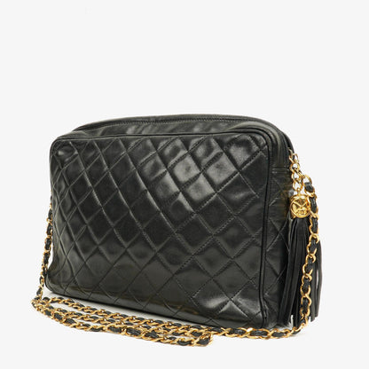 Chanel Vintage CC Camera Tasche aus schwarzem gestepptem Lammleder mit Quaste