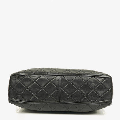 Chanel Vintage CC Camera Tasche aus schwarzem gestepptem Lammleder mit Quaste