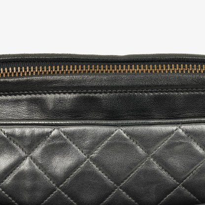 Chanel Vintage CC Camera Tasche aus schwarzem gestepptem Lammleder mit Quaste