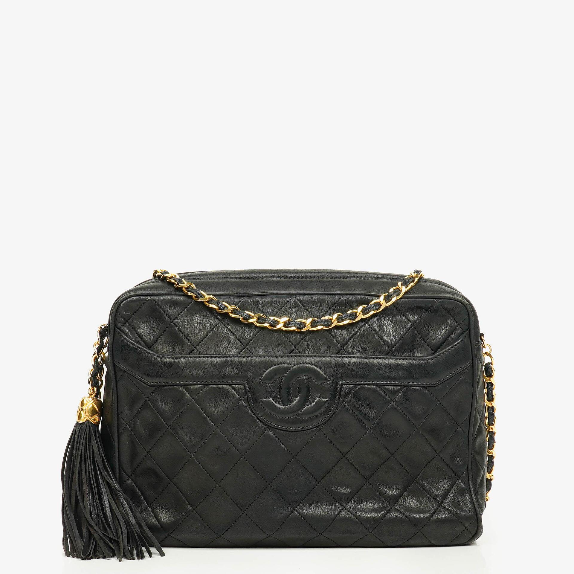 CHANEL Vintage CC Kamera-Quasten-Tasche aus schwarzem gestepptem Lammleder
