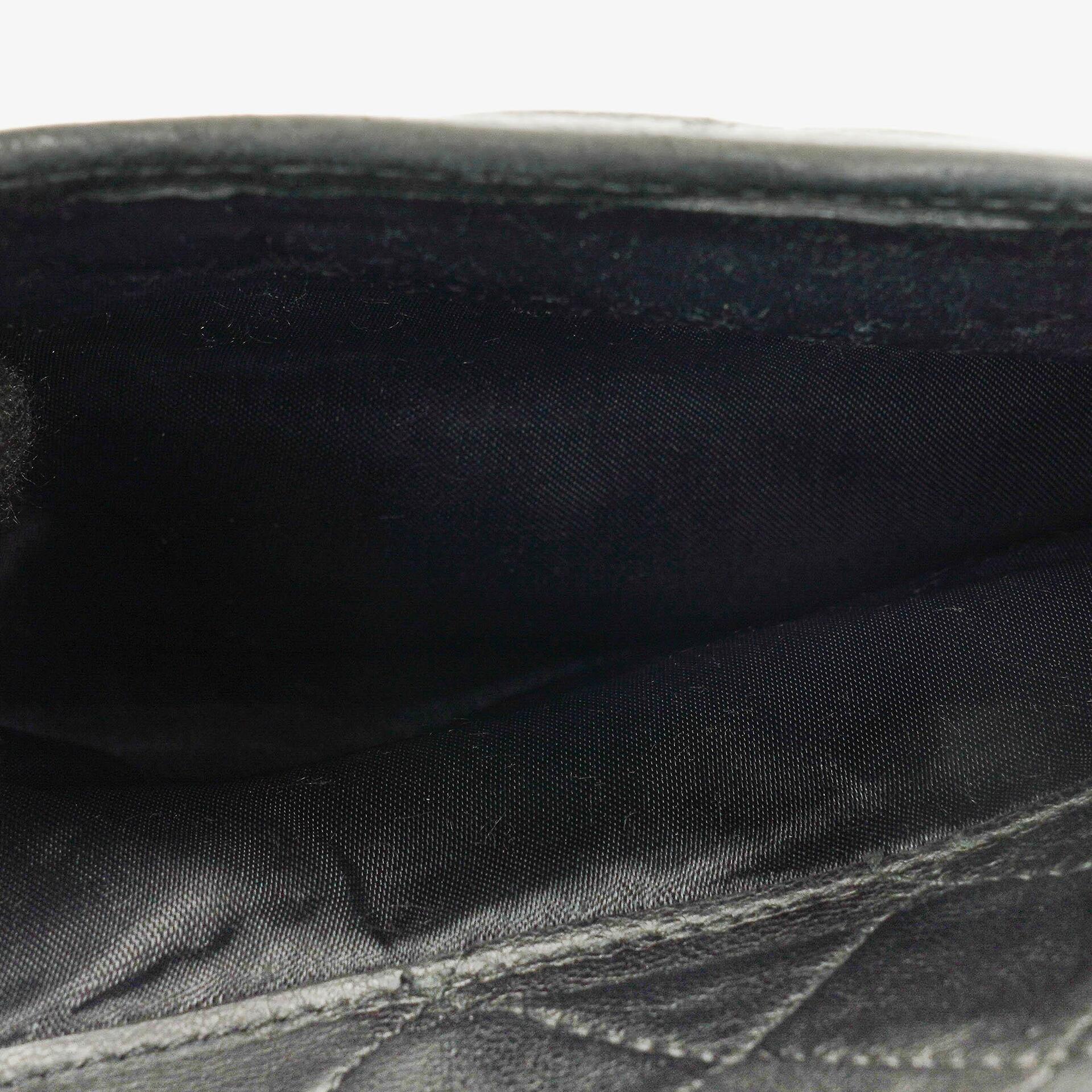 CHANEL Vintage CC Kamera-Quasten-Tasche aus schwarzem gestepptem Lammleder