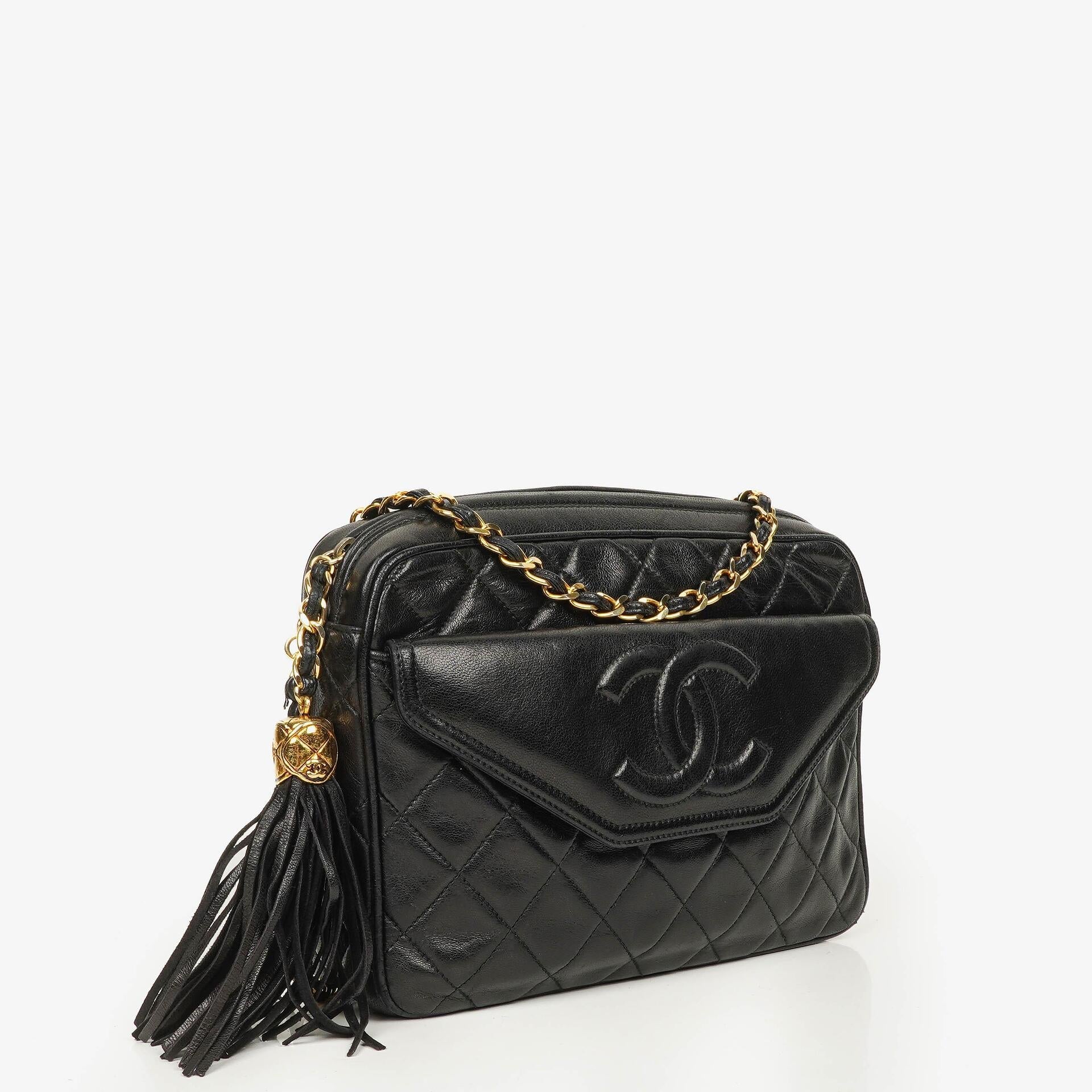 Chanel Vintage CC Camera Tassel Bag aus schwarzem gestepptem Lammleder