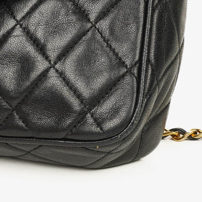 Chanel Vintage CC Camera Tassel Bag aus schwarzem gestepptem Lammleder