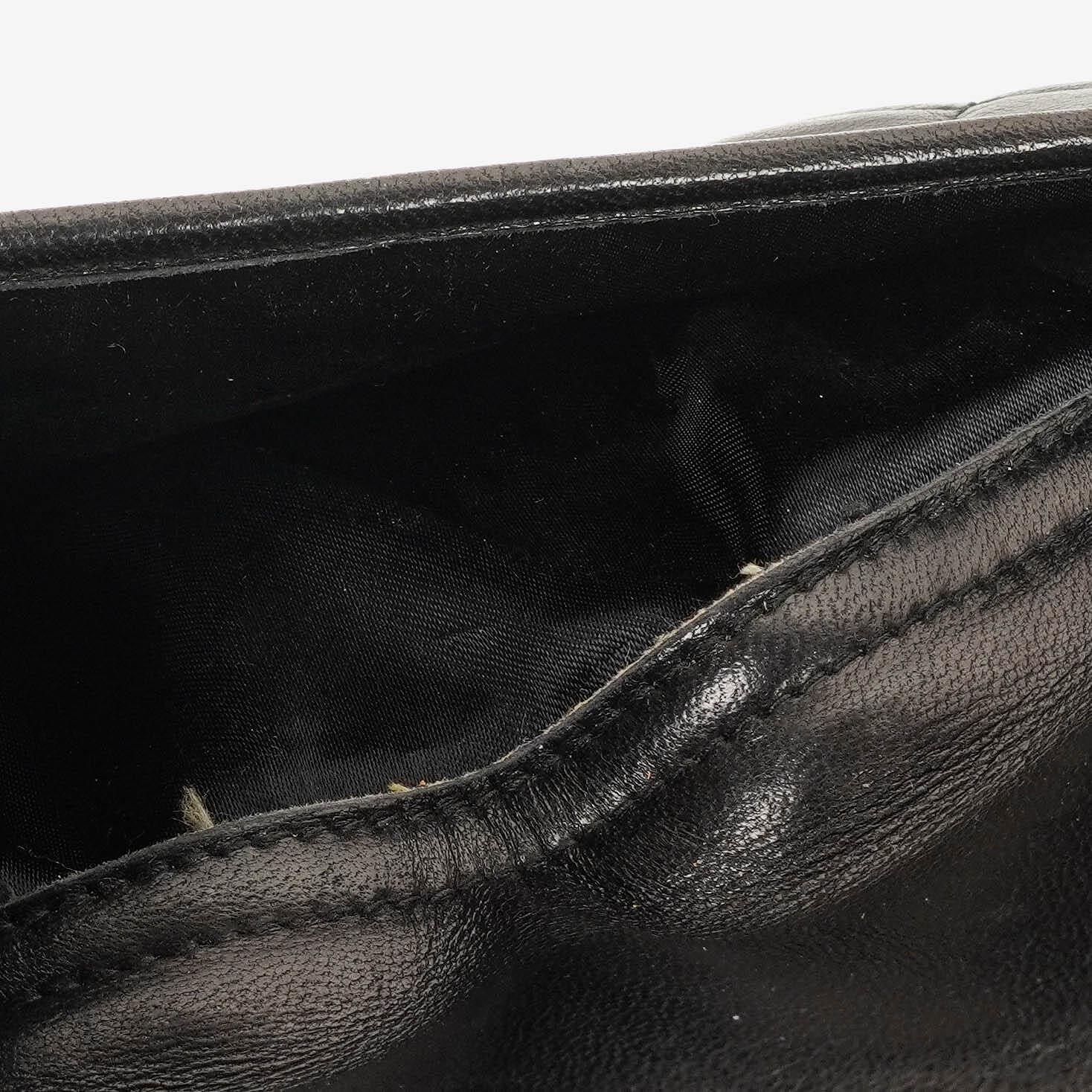 Chanel Vintage CC Camera Tassel Bag aus schwarzem gestepptem Lammleder