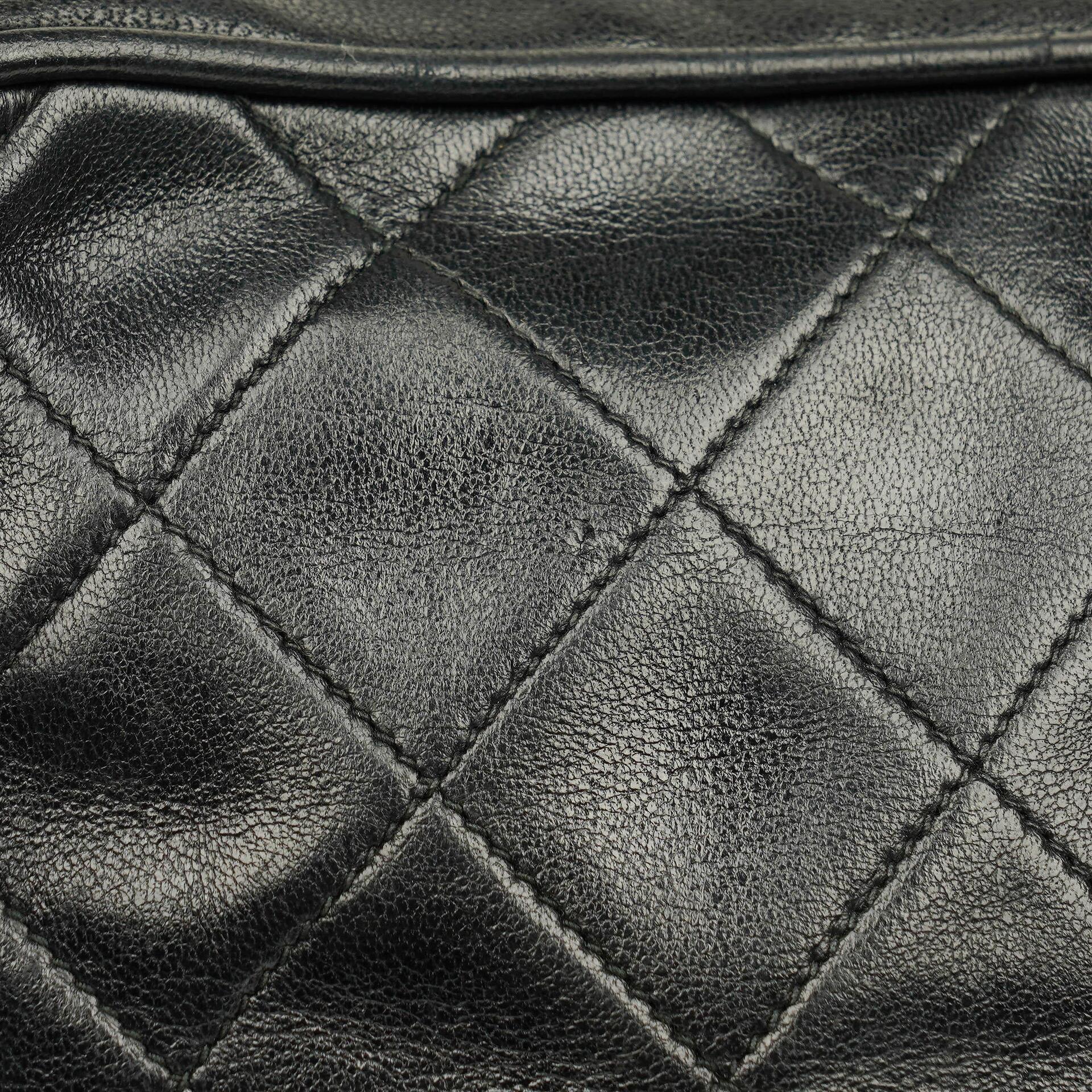 Chanel Vintage CC Camera Bag aus schwarzem gestepptem Lammleder mit Quaste