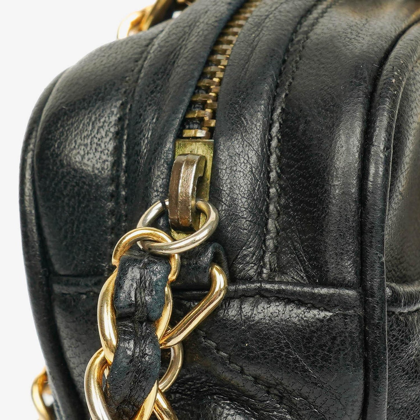 Chanel Vintage CC Camera Bag aus schwarzem gestepptem Lammleder mit Quaste