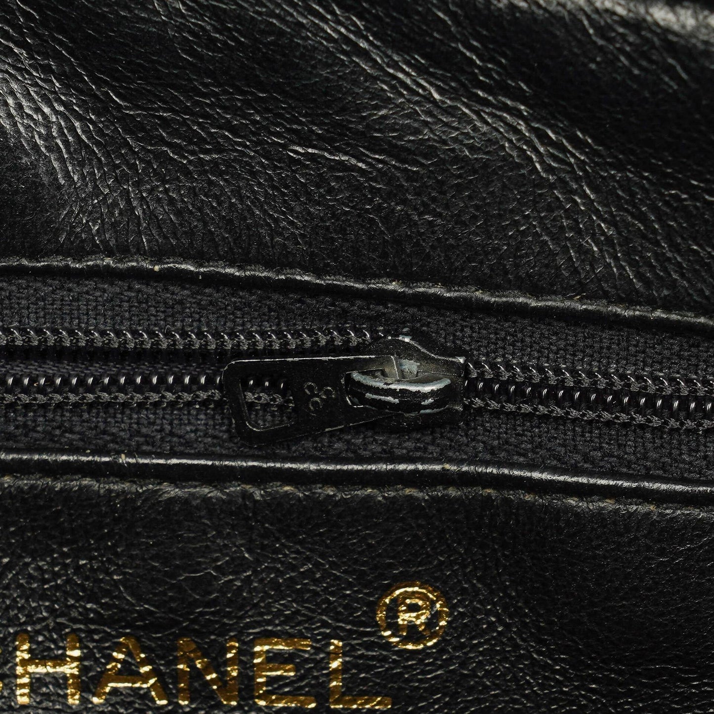 Chanel Vintage CC Camera Bag aus schwarzem gestepptem Lammleder mit Quaste