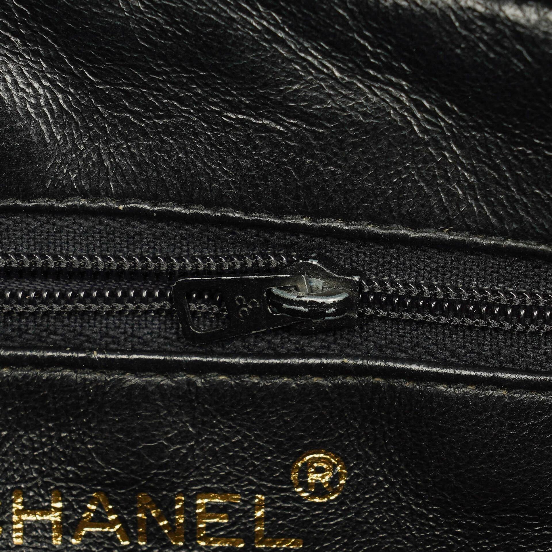 Chanel Vintage CC Camera Bag aus schwarzem gestepptem Lammleder mit Quaste