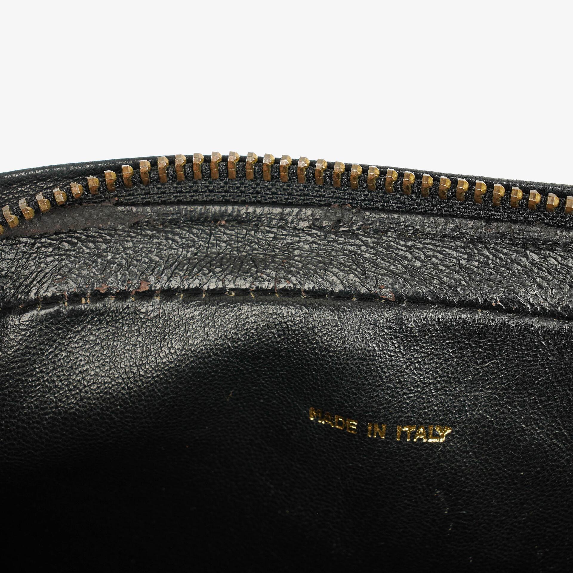 Chanel Vintage CC Camera Bag aus schwarzem gestepptem Lammleder mit Quaste