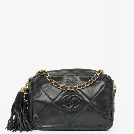 Chanel Vintage CC Camera Bag aus schwarzem gestepptem Lammleder mit Quaste