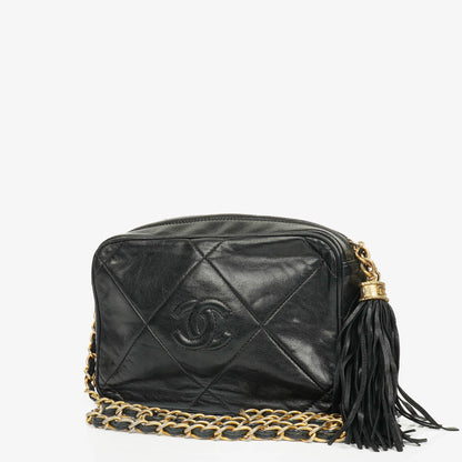 Chanel Vintage CC Camera Bag aus schwarzem gestepptem Lammleder mit Quaste