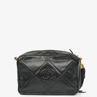 Chanel Vintage CC Camera Bag aus schwarzem gestepptem Lammleder mit Quaste