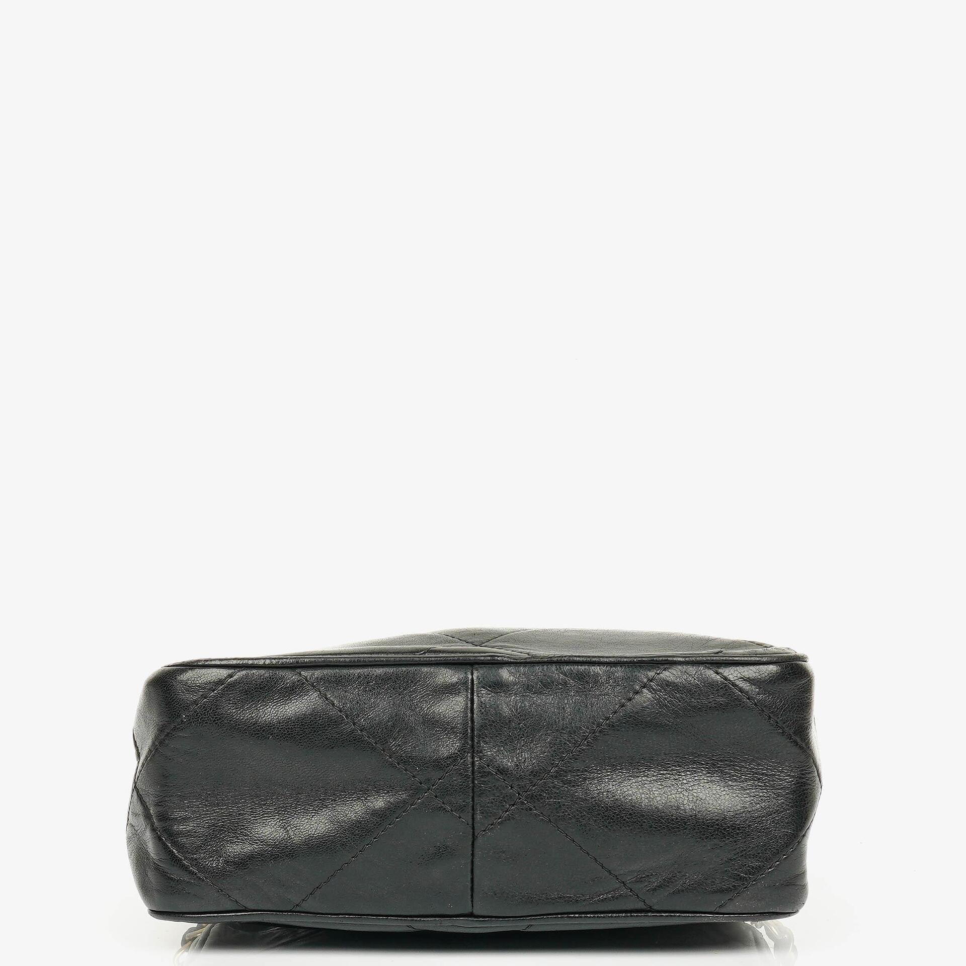 Chanel Vintage CC Camera Bag aus schwarzem gestepptem Lammleder mit Quaste