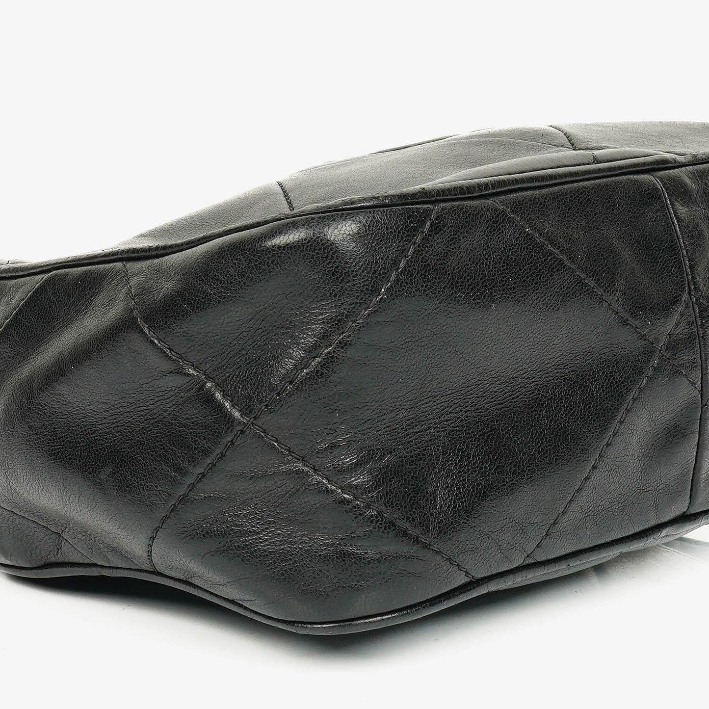 Chanel Vintage CC Camera Bag aus schwarzem gestepptem Lammleder mit Quaste