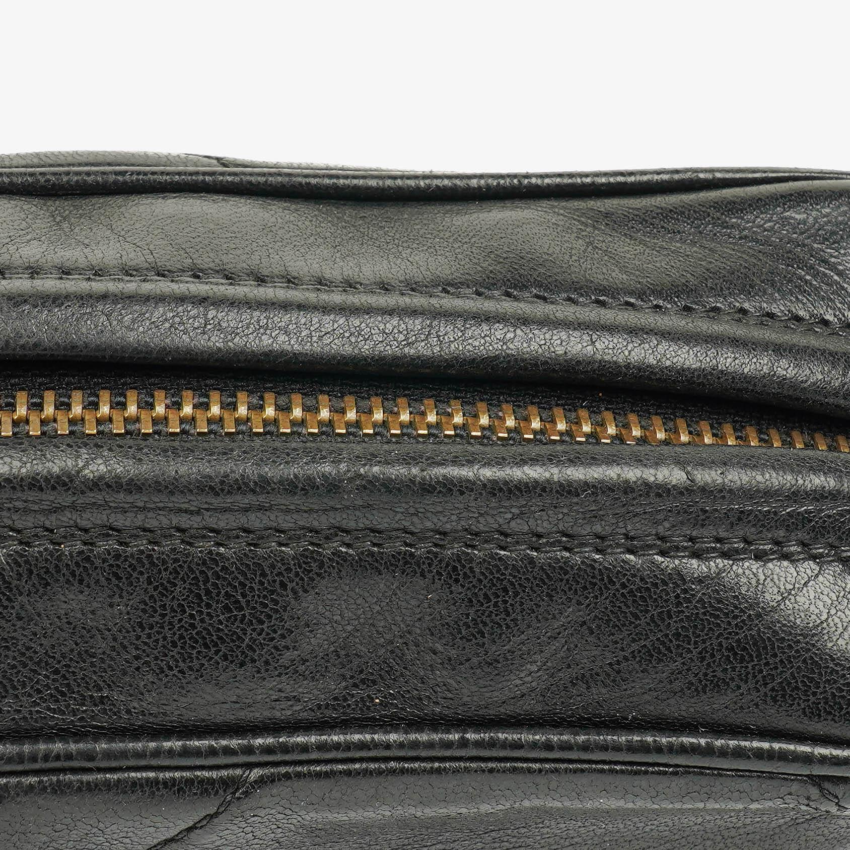 Chanel Vintage CC Camera Bag aus schwarzem gestepptem Lammleder mit Quaste