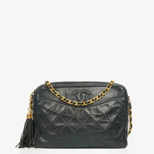 Chanel Vintage CC Camera Tasche aus schwarzem gestepptem Lammleder mit Quaste