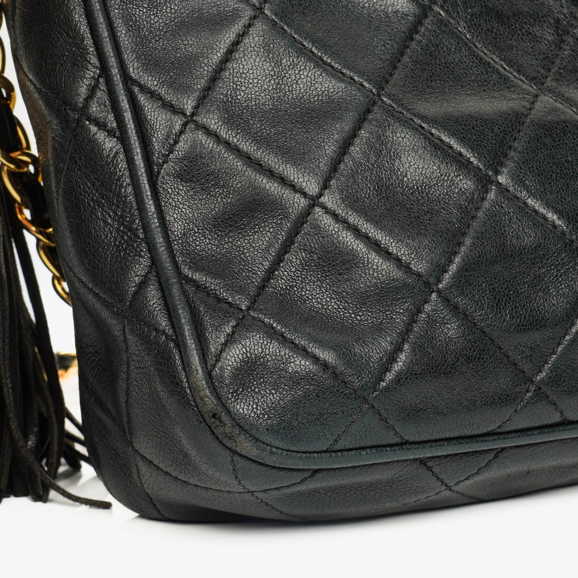 Chanel Vintage CC Camera Tasche aus schwarzem gestepptem Lammleder mit Quaste