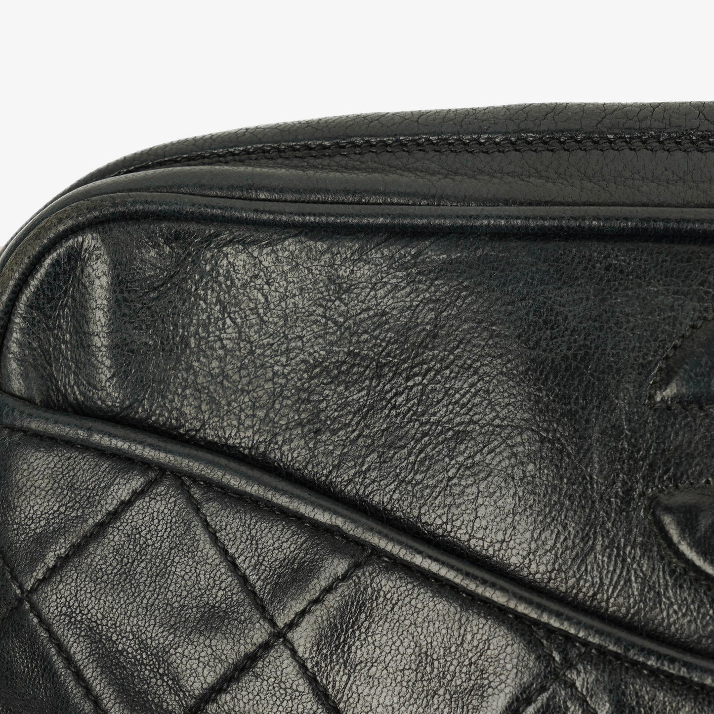 Chanel Vintage CC Camera Tasche aus schwarzem gestepptem Lammleder mit Quaste
