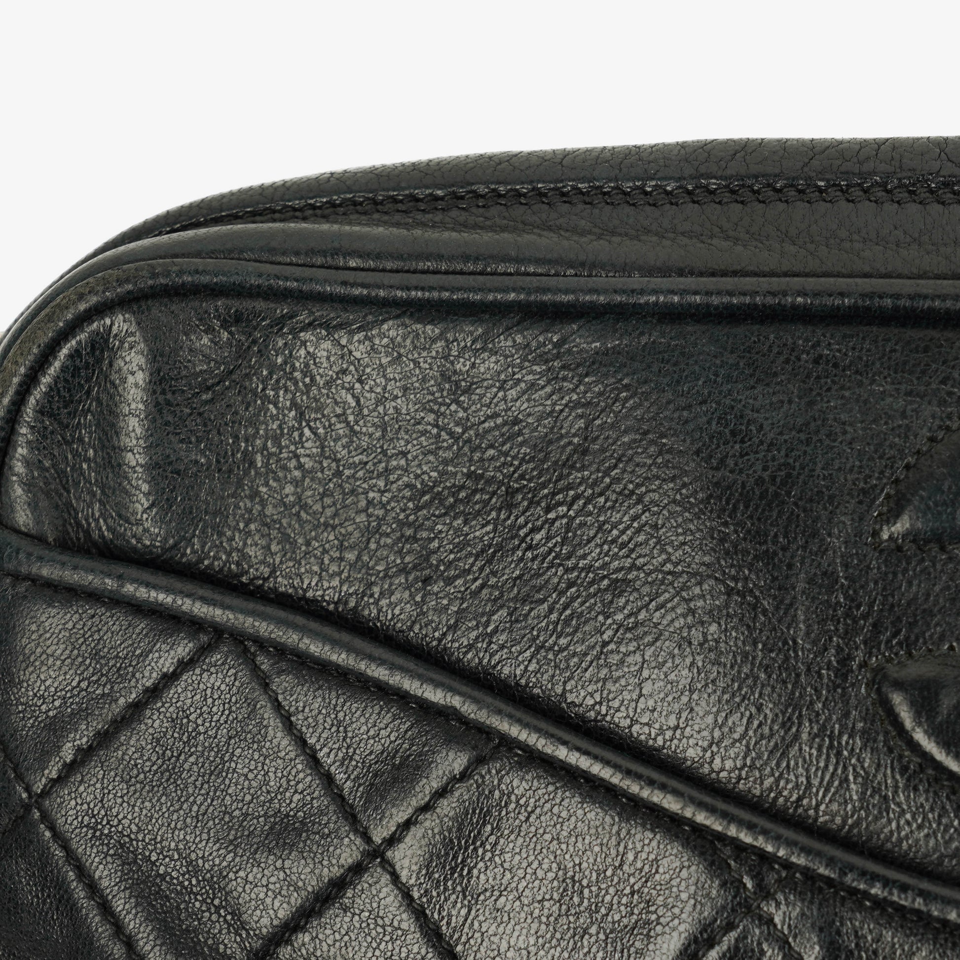 Chanel Vintage CC Camera Tasche aus schwarzem gestepptem Lammleder mit Quaste