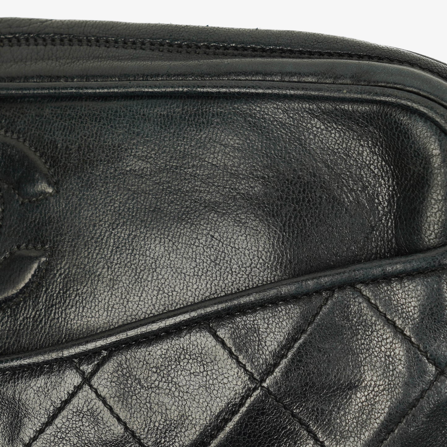 Chanel Vintage CC Camera Tasche aus schwarzem gestepptem Lammleder mit Quaste
