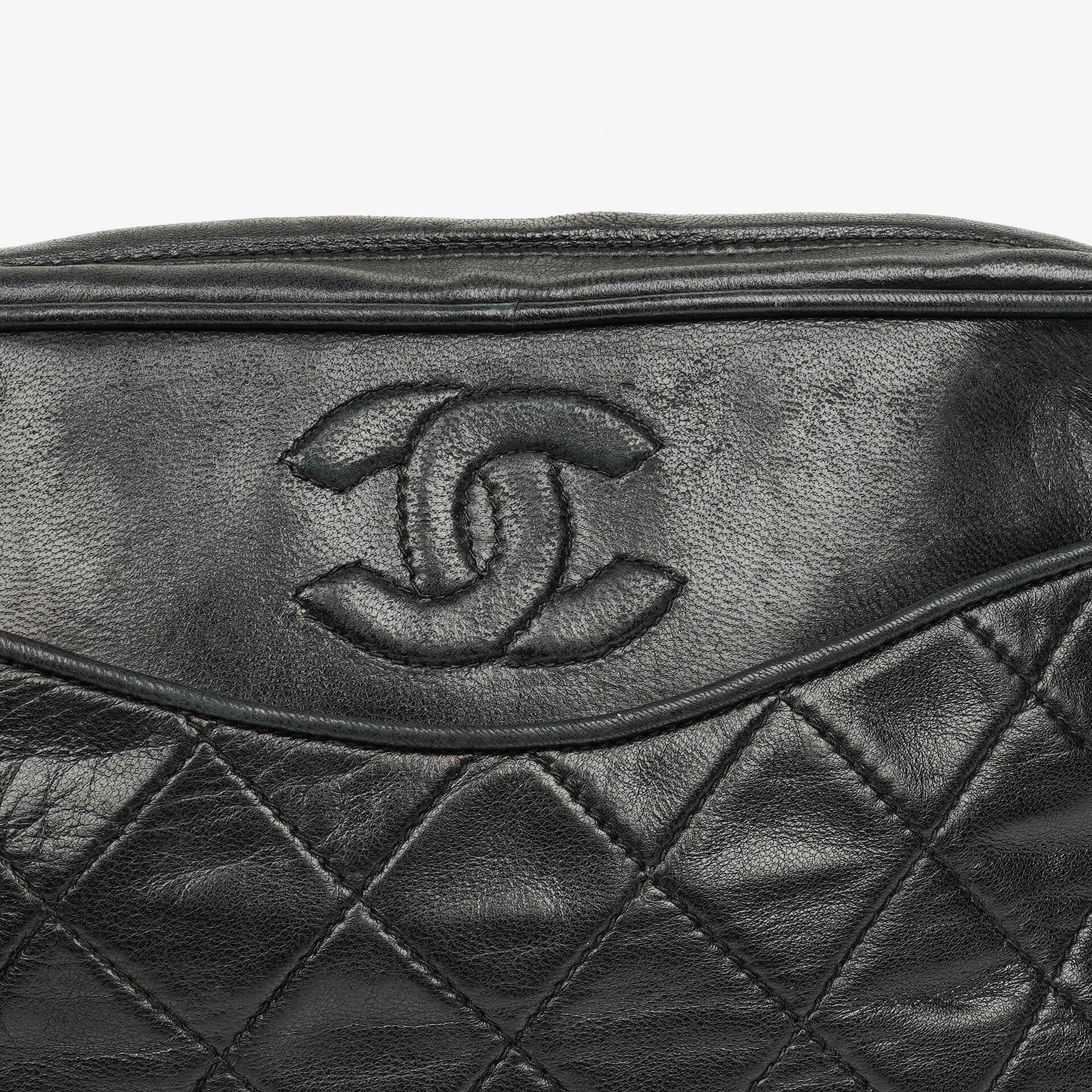 Chanel Vintage CC Camera Tassel Tasche aus schwarzem gestepptem Lammleder