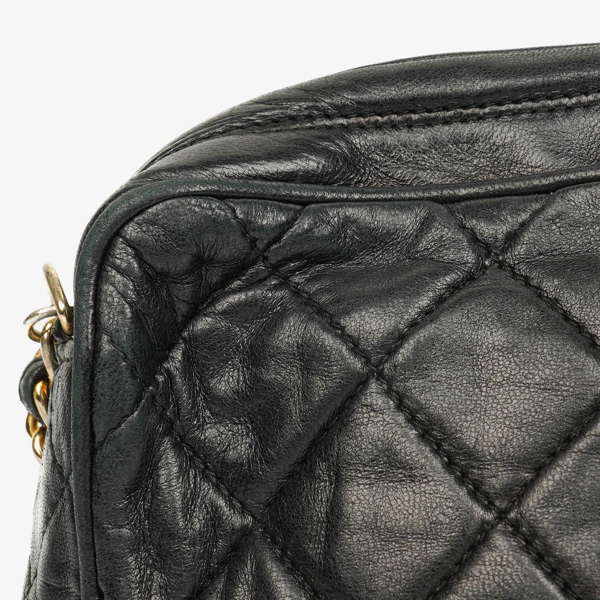 Chanel Vintage CC Camera Tassel Tasche aus schwarzem gestepptem Lammleder