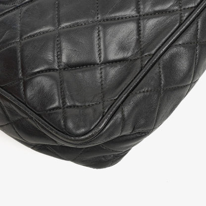 Chanel Vintage CC Große Camera Tassel Tasche aus schwarzem gestepptem Lammleder