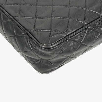 Chanel Vintage CC Große Camera Tassel Tasche aus schwarzem gestepptem Lammleder
