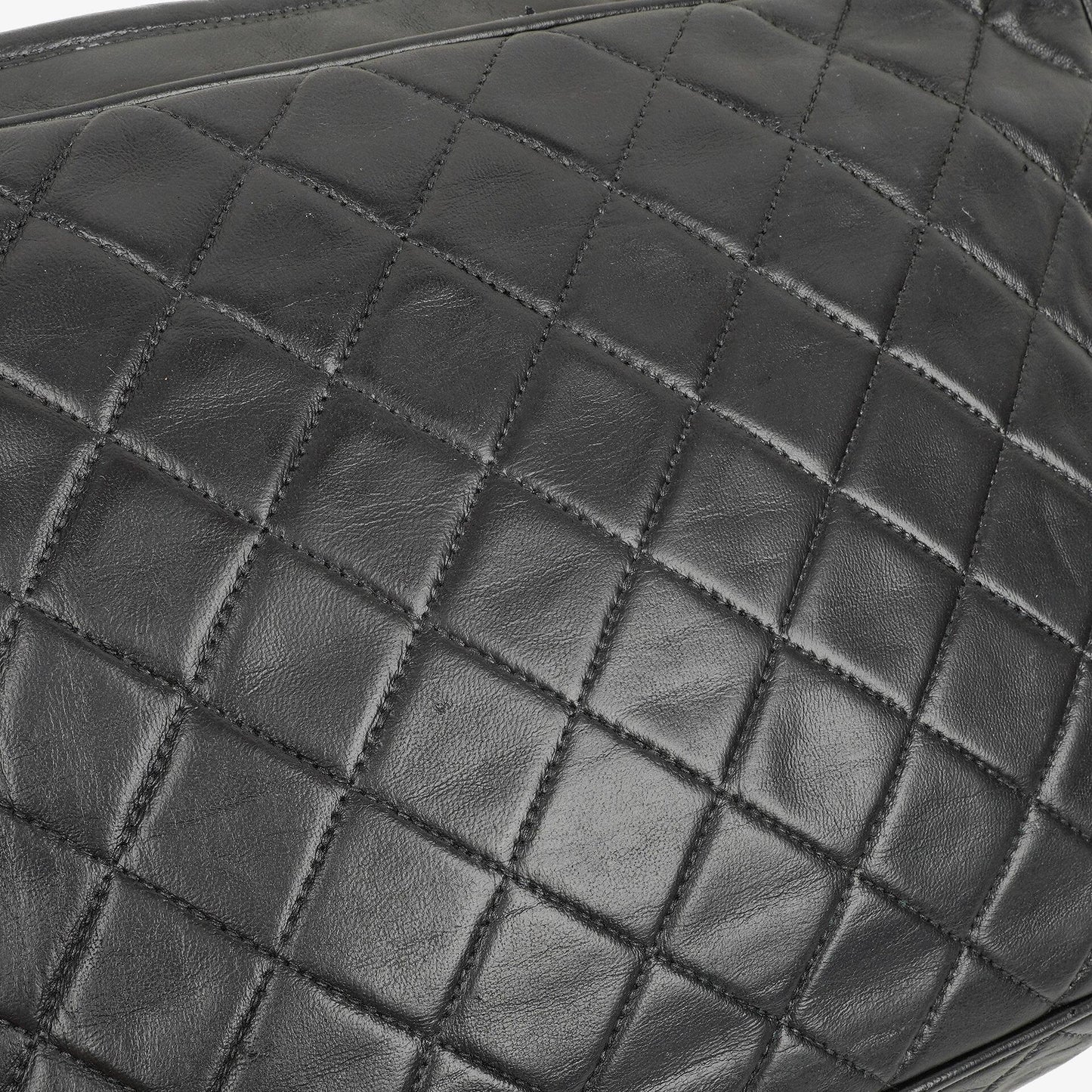 Chanel Vintage CC Große Camera Tassel Tasche aus schwarzem gestepptem Lammleder