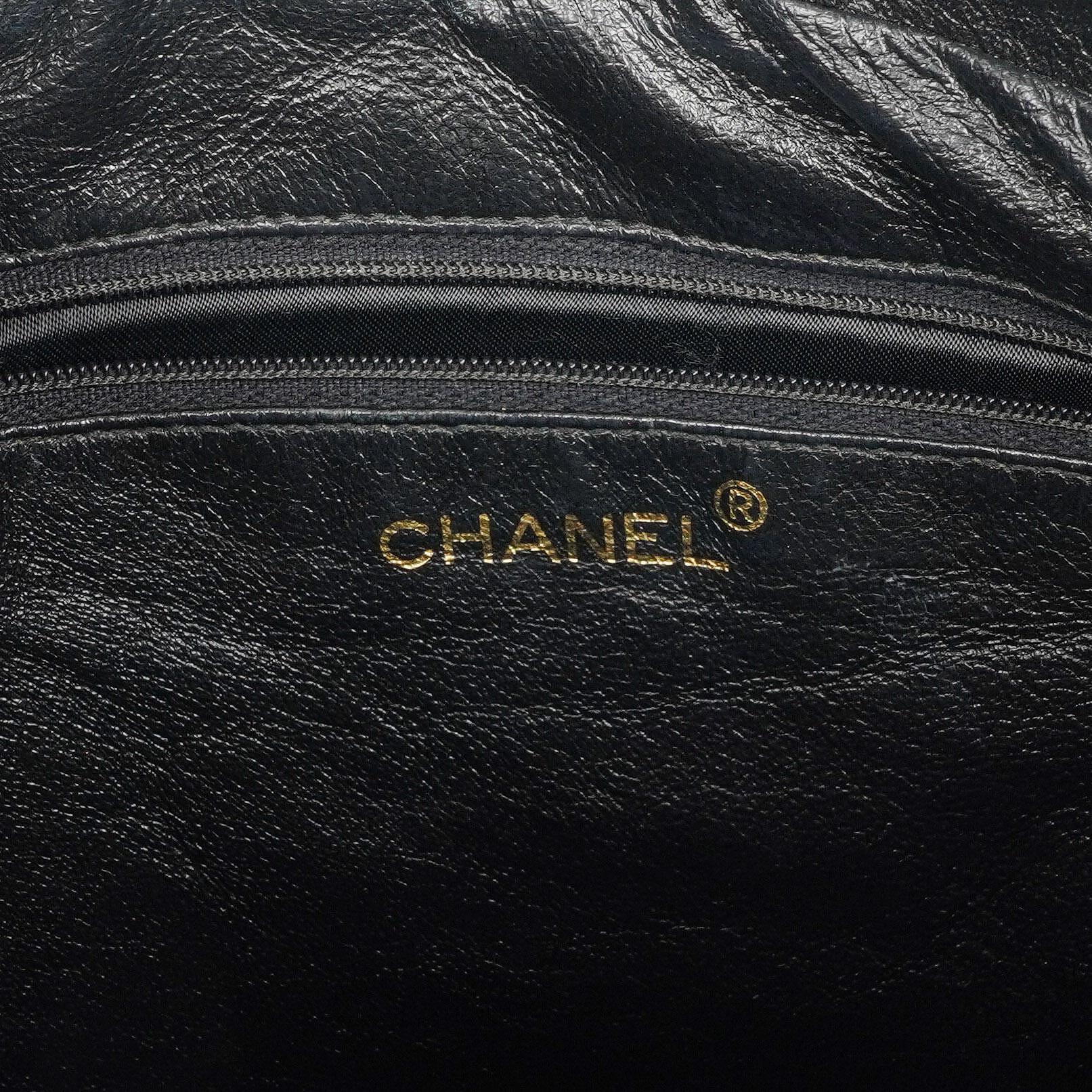 Chanel Vintage CC Große Camera Tassel Tasche aus schwarzem gestepptem Lammleder