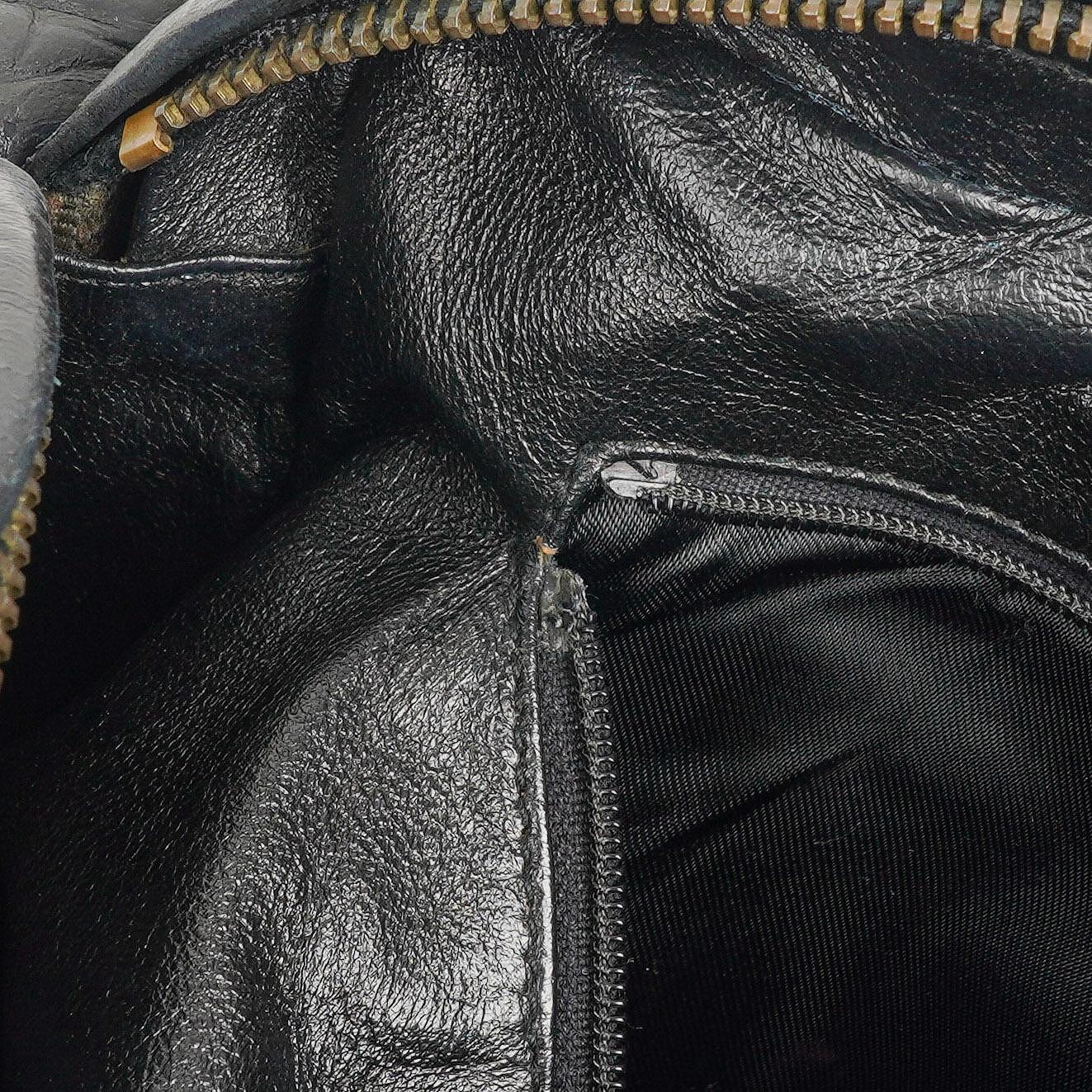 Chanel Vintage CC Große Camera Tassel Tasche aus schwarzem gestepptem Lammleder