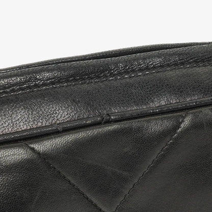 Chanel Vintage CC Camera Schultertasche Medium aus schwarzem gestepptem Lammleder mit Quaste