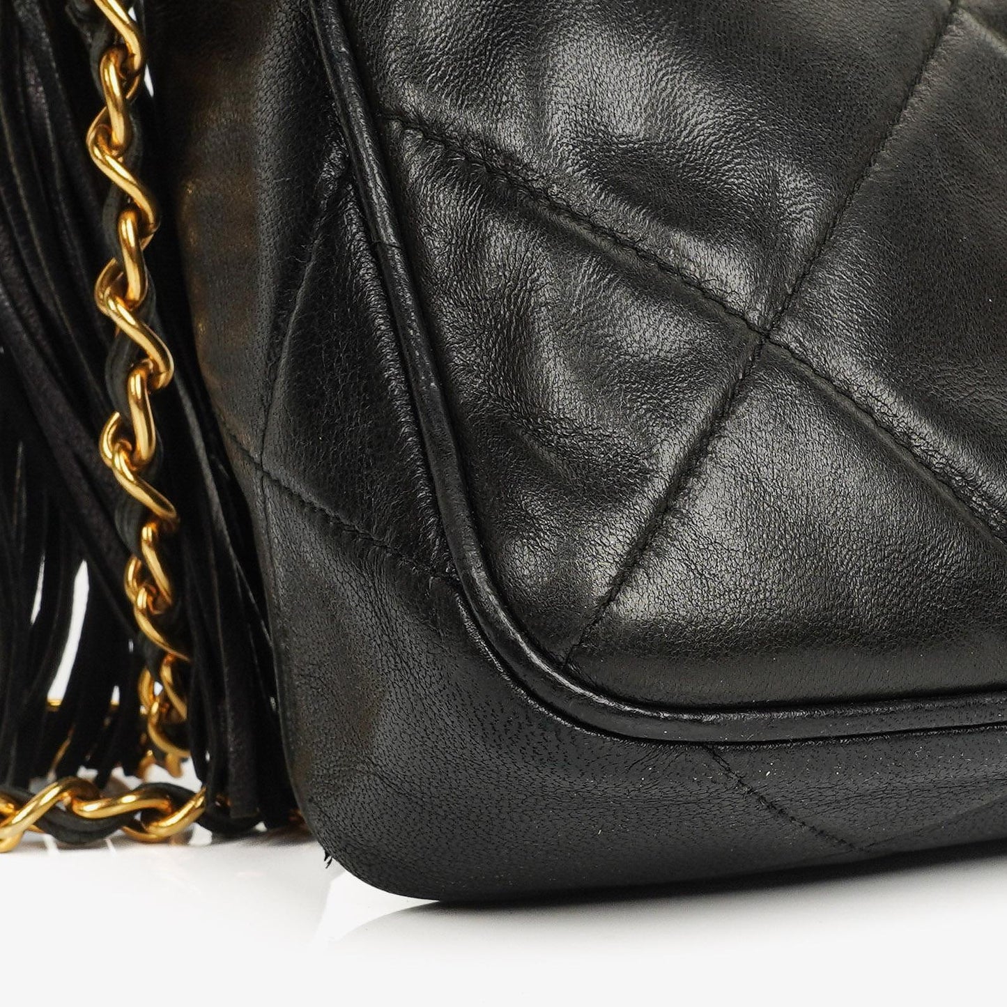 Chanel Vintage CC Camera Schultertasche Medium aus schwarzem gestepptem Lammleder mit Quaste
