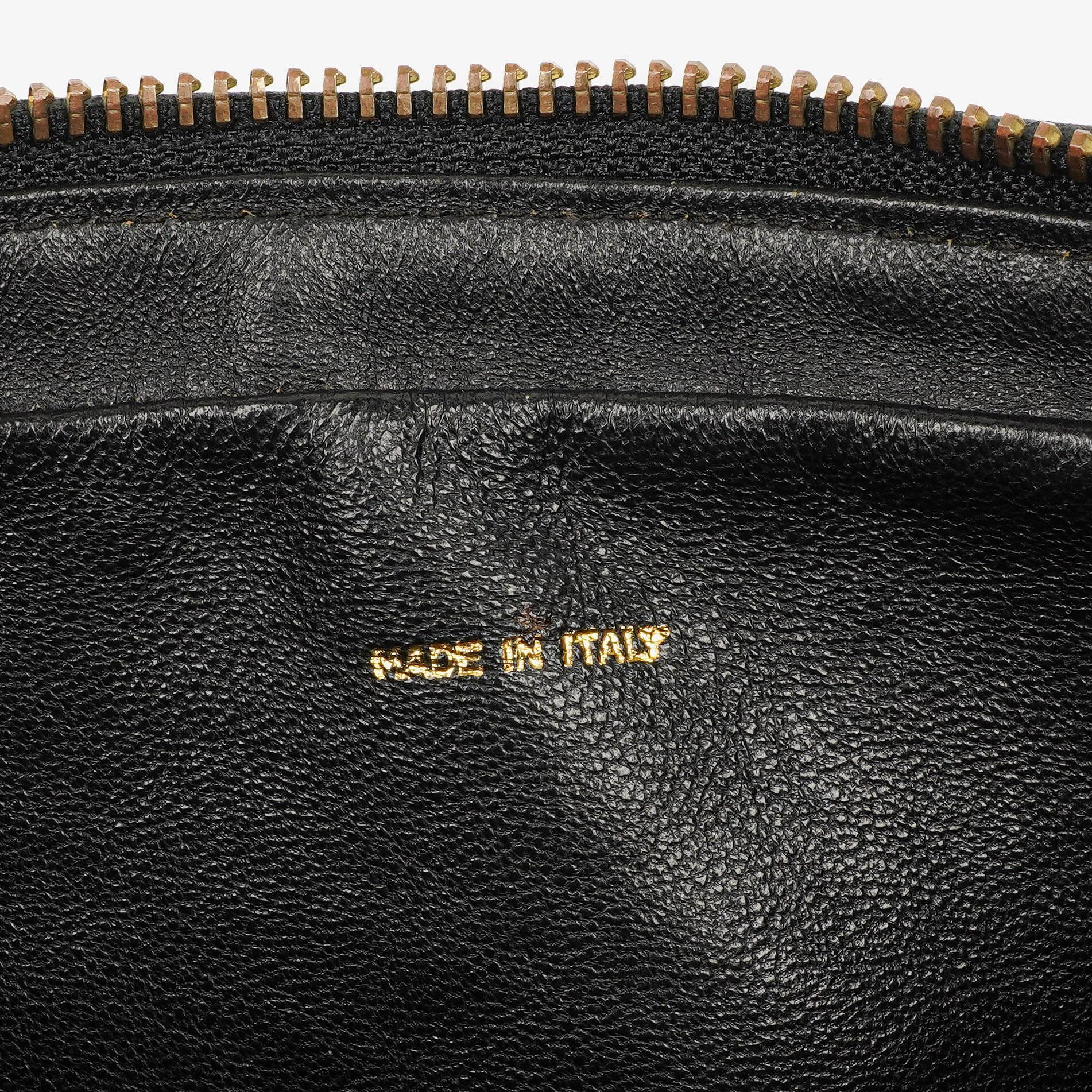 Chanel Vintage CC Camera Schultertasche Medium aus schwarzem gestepptem Lammleder mit Quaste