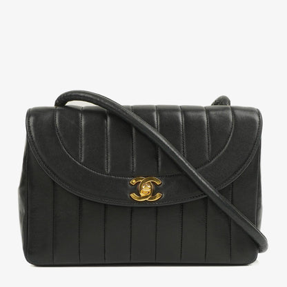 Chanel Diana vertikale Single Flap Tasche aus schwarzem gestepptem Lammleder mit 24K vergoldeter Hardware