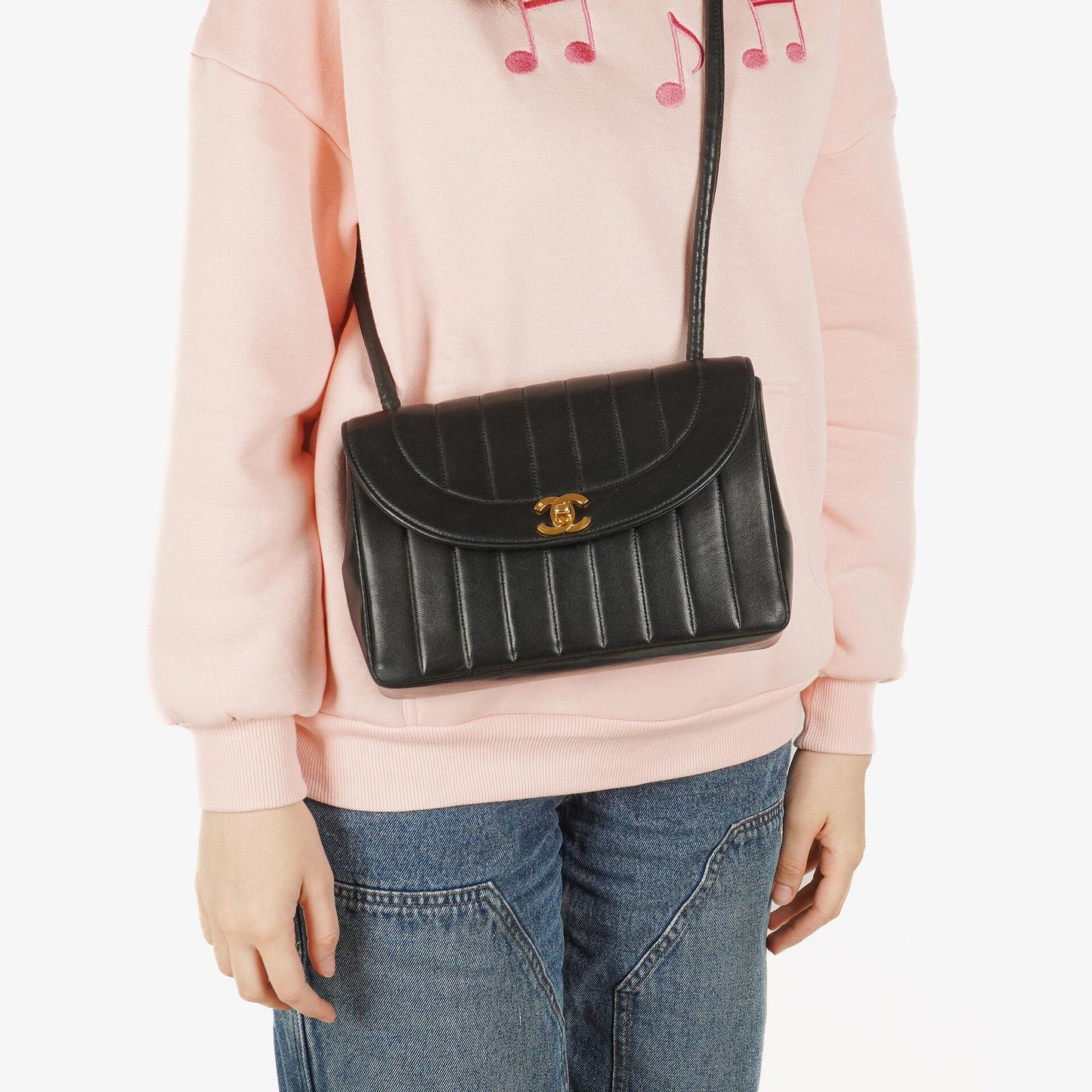 Chanel Diana vertikale Single Flap Tasche aus schwarzem gestepptem Lammleder mit 24K vergoldeter Hardware