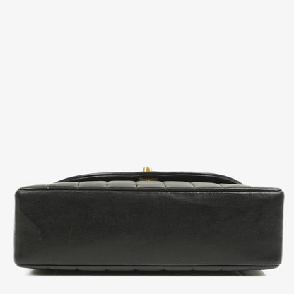 Chanel Diana vertikale Single Flap Tasche aus schwarzem gestepptem Lammleder mit 24K vergoldeter Hardware