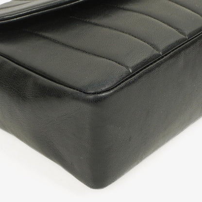 Chanel Diana vertikale Single Flap Tasche aus schwarzem gestepptem Lammleder mit 24K vergoldeter Hardware