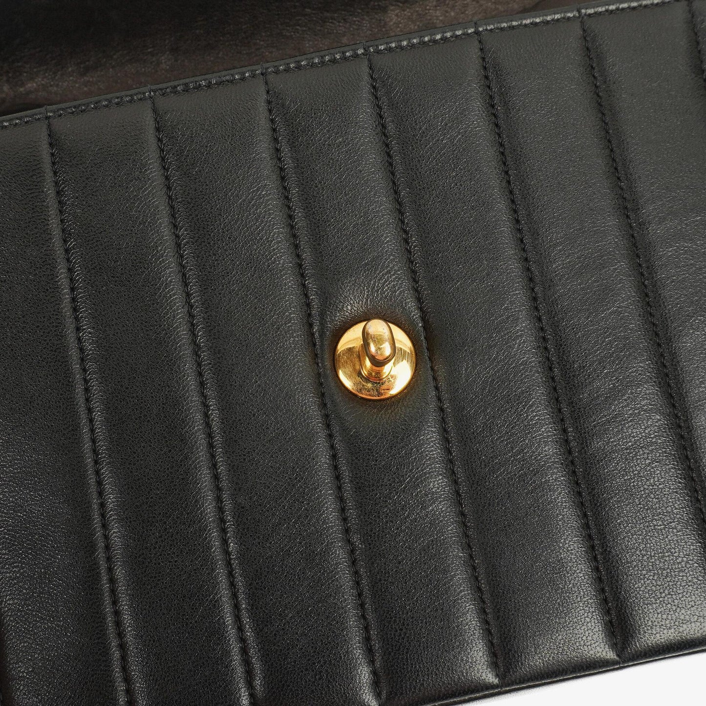 Chanel Diana vertikale Single Flap Tasche aus schwarzem gestepptem Lammleder mit 24K vergoldeter Hardware