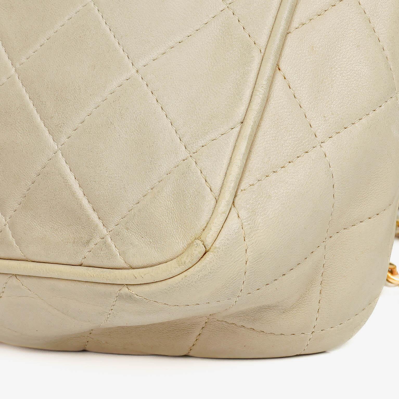 Chanel Vintage CC Camera Tasche aus gestepptem Lammleder mit Quaste
