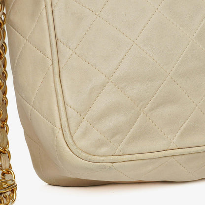 Chanel Vintage CC Camera Tasche aus gestepptem Lammleder mit Quaste