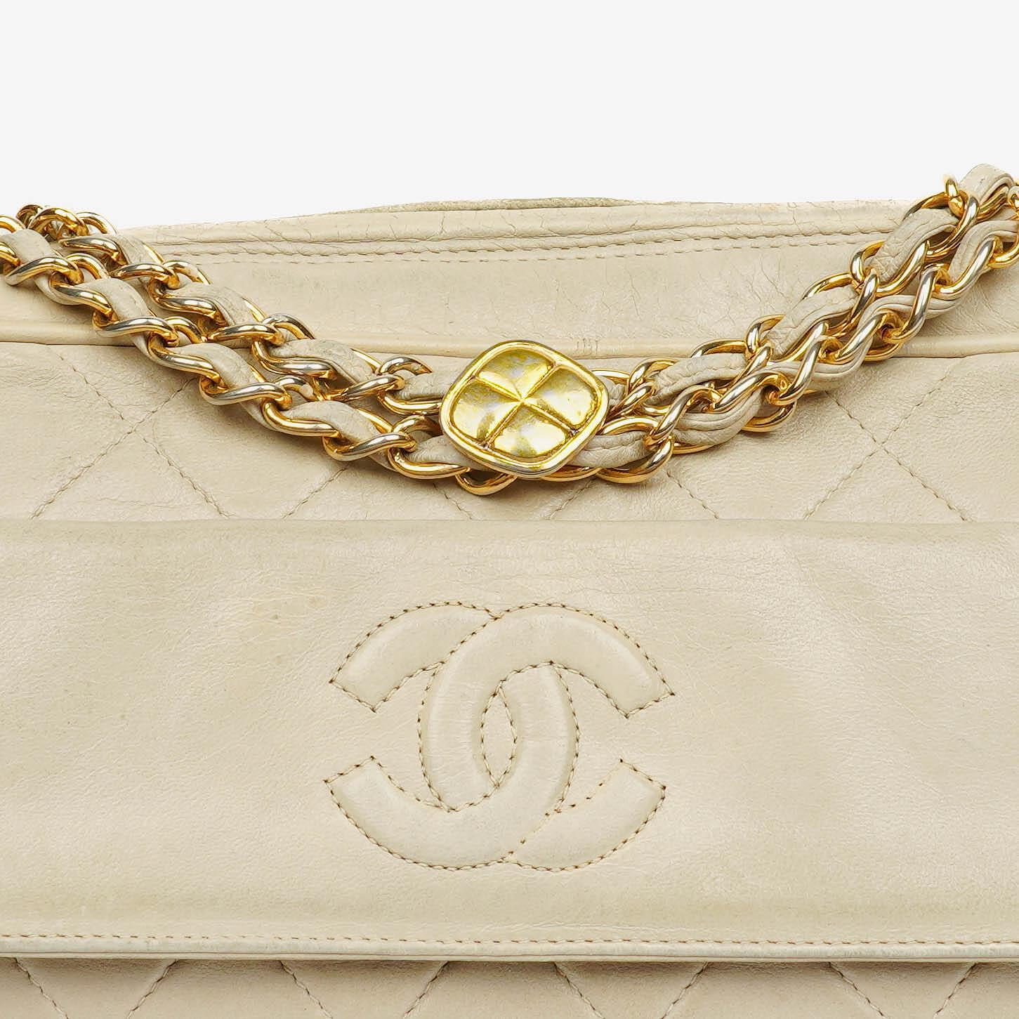 Chanel Vintage CC Camera Tasche aus gestepptem Lammleder mit Quaste