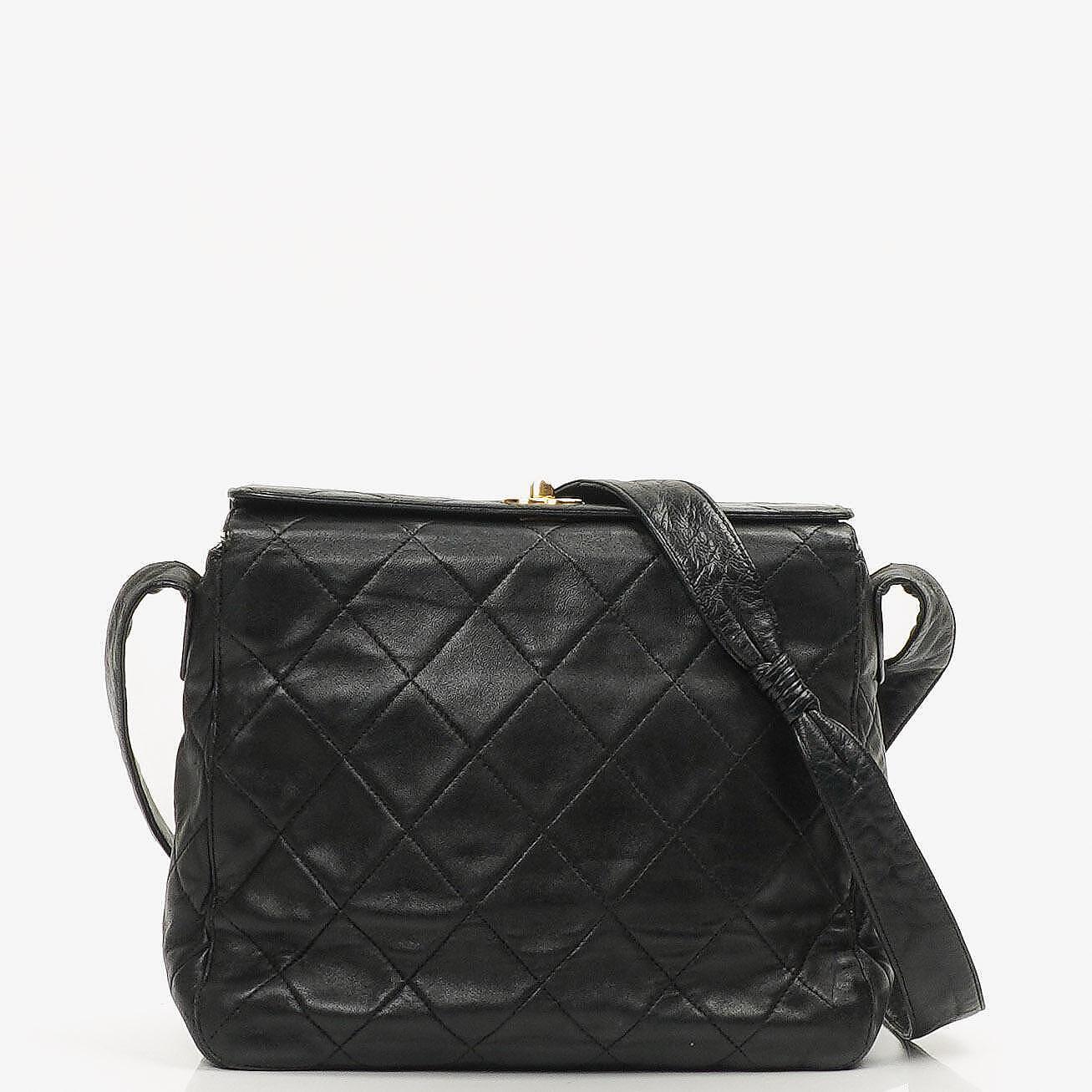 Chanel Vintage CC Drehverschluss Box Tasche Schwarz Gepolstertes Lammleder 24K vergoldete Hardware