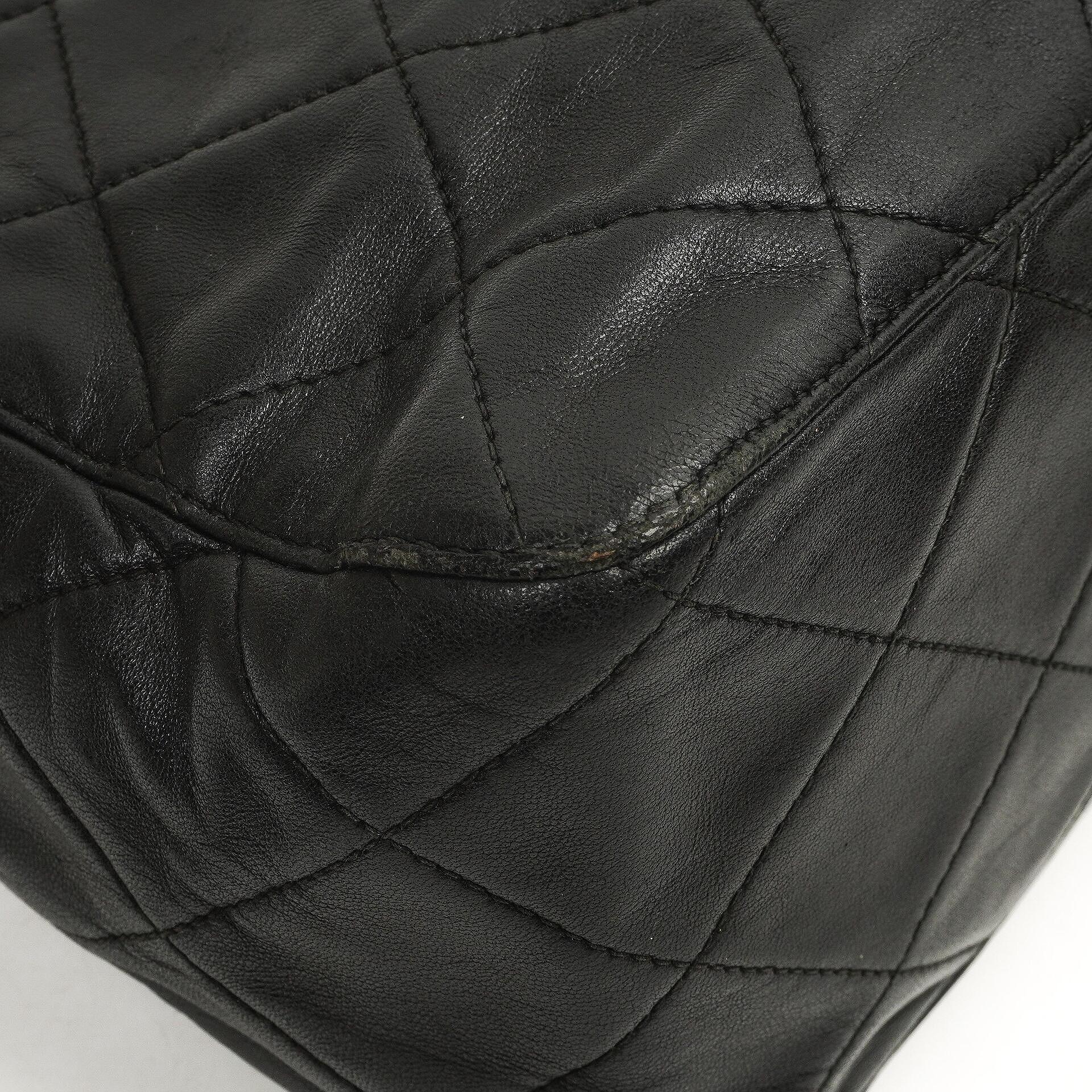Chanel Vintage CC Drehverschluss Box Tasche Schwarz Gepolstertes Lammleder 24K vergoldete Hardware