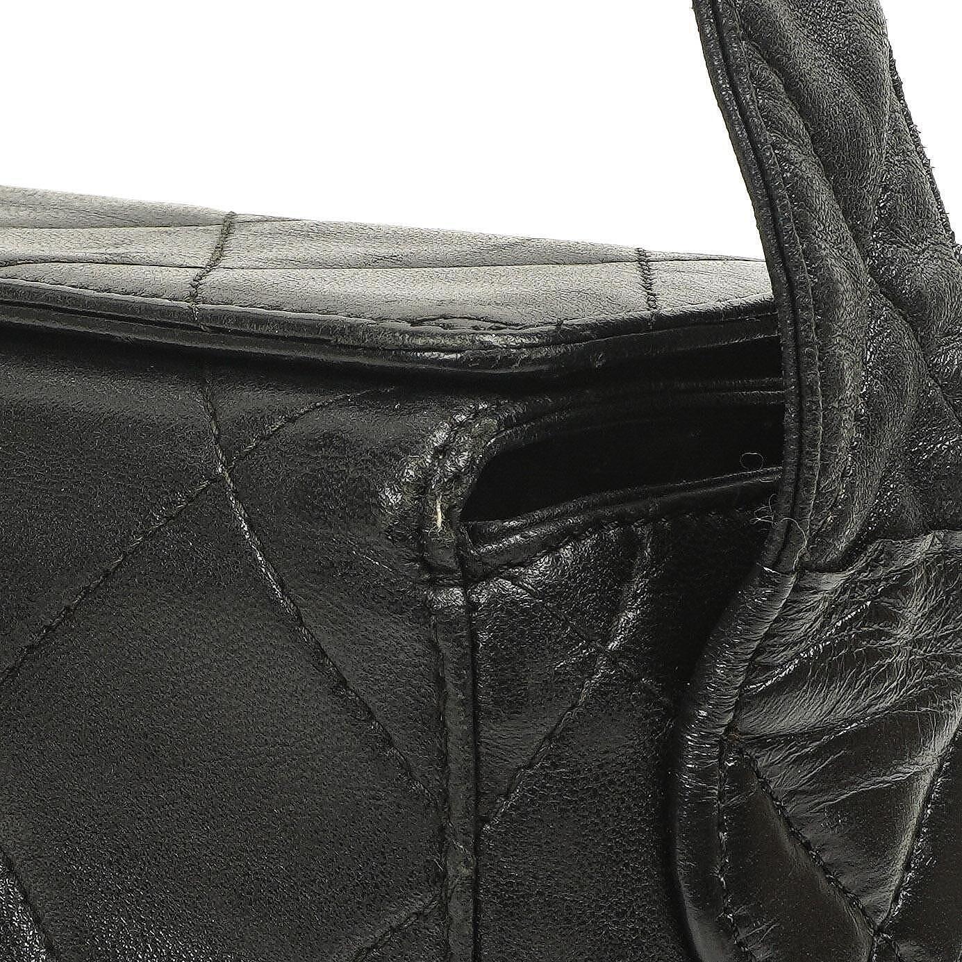 Chanel Vintage CC Drehverschluss Box Tasche Schwarz Gepolstertes Lammleder 24K vergoldete Hardware