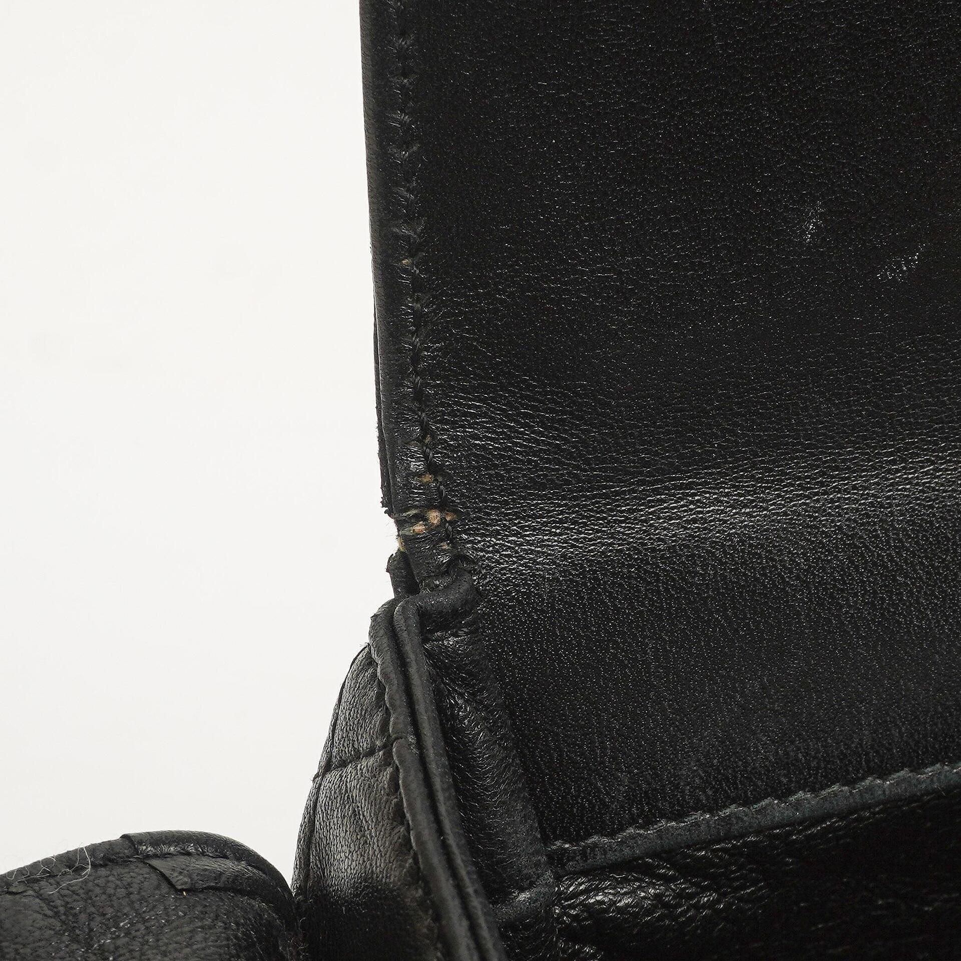 Chanel Vintage CC Drehverschluss Box Tasche Schwarz Gepolstertes Lammleder 24K vergoldete Hardware