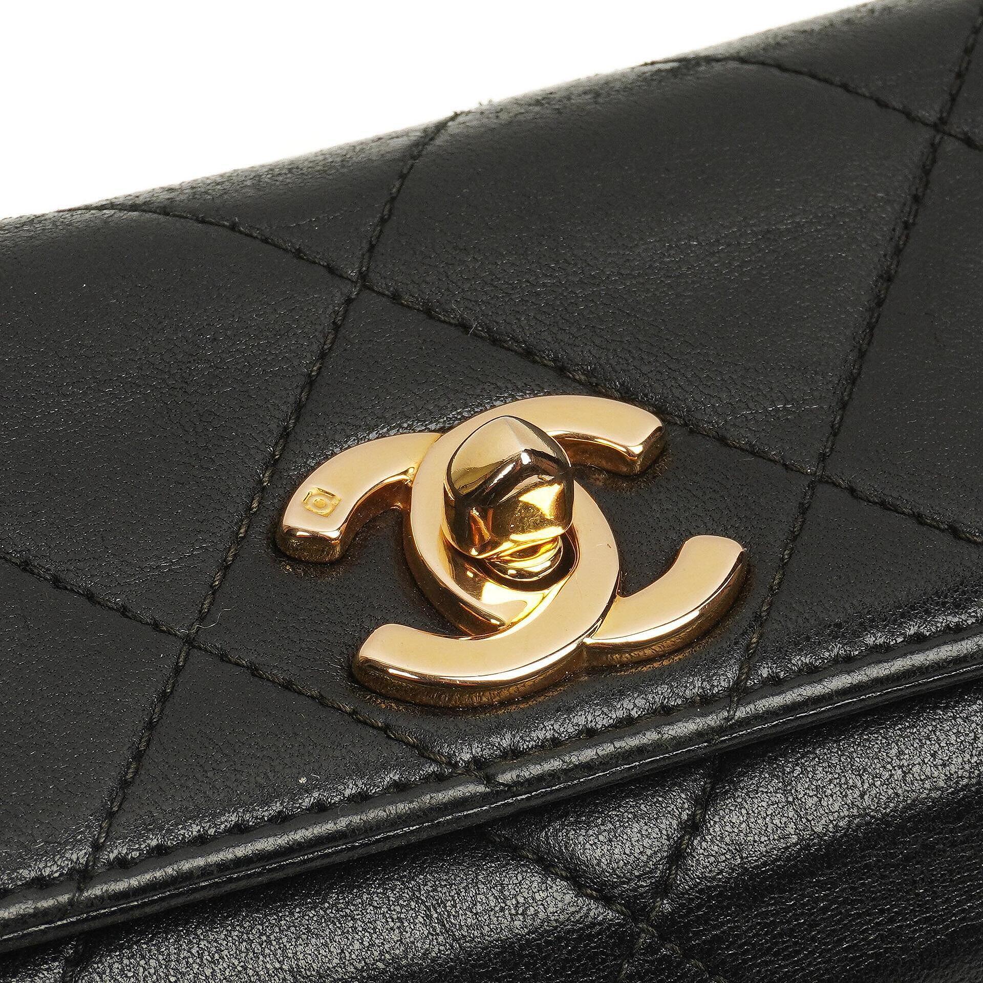 Chanel Vintage CC Drehverschluss Box Tasche Schwarz Gepolstertes Lammleder 24K vergoldete Hardware